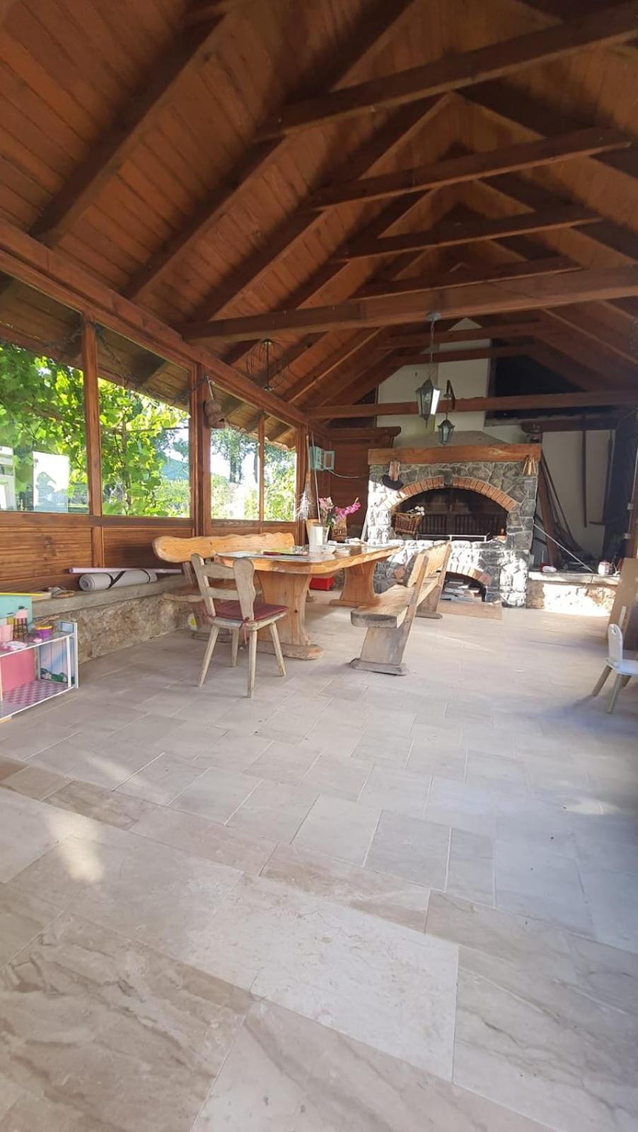 Apartman Fenestra S Terasom I Pogledom Na Gacku Otočac Екстериор снимка
